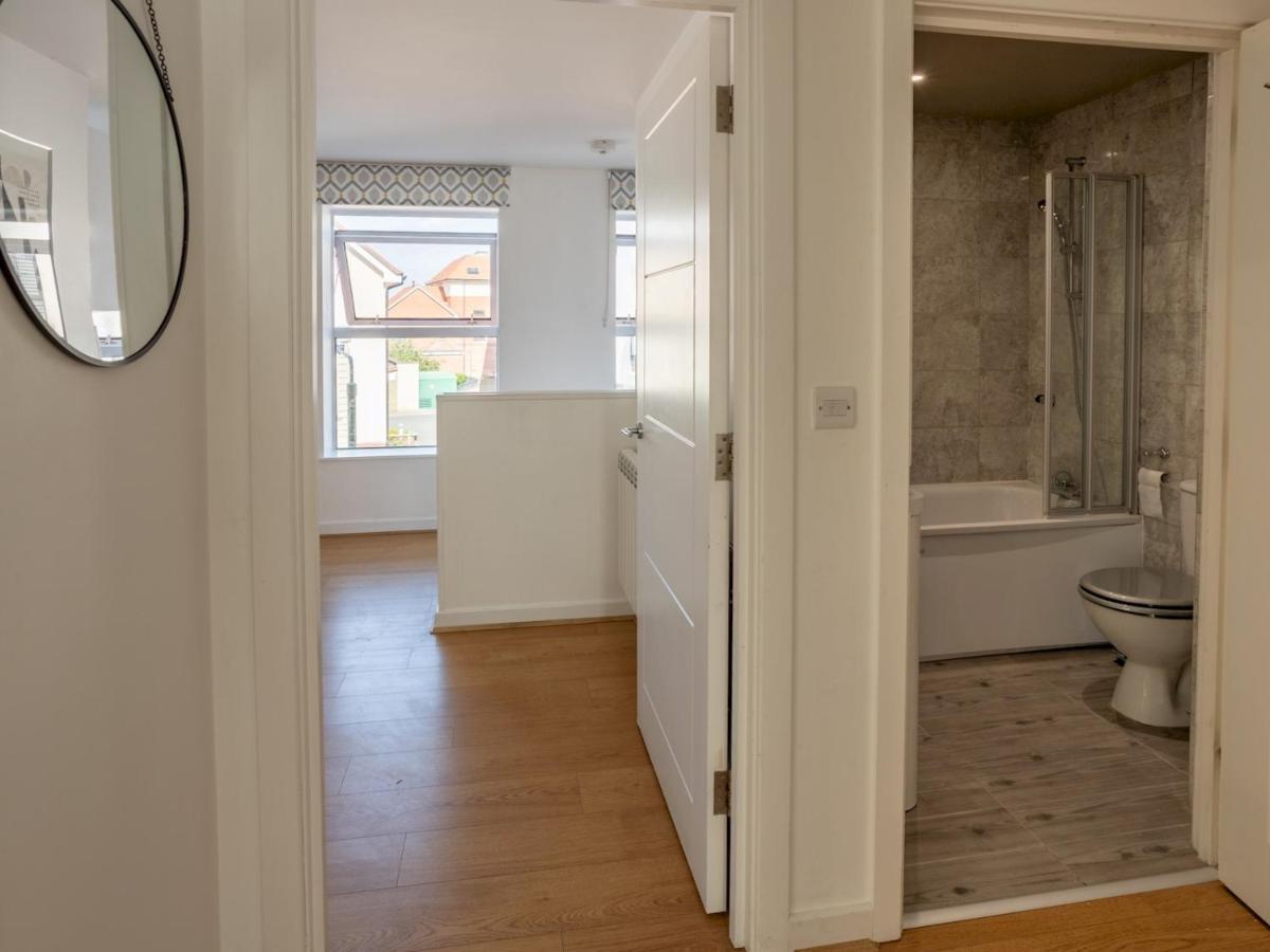 Pass The Keys Modern Stylish Apartment With Parking Bournemouth Eksteriør billede
