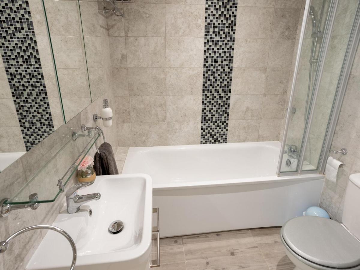 Pass The Keys Modern Stylish Apartment With Parking Bournemouth Eksteriør billede